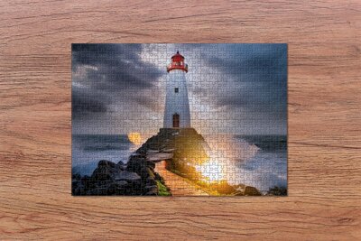 Puzzle - Leuchtturm im wilden Meer mit einem Weg dorthin - Fotopuzzle - Puzzle Meer - Leuchtturm - Puzzle - Puzzle 500 Teile Marke: Souvenirs f